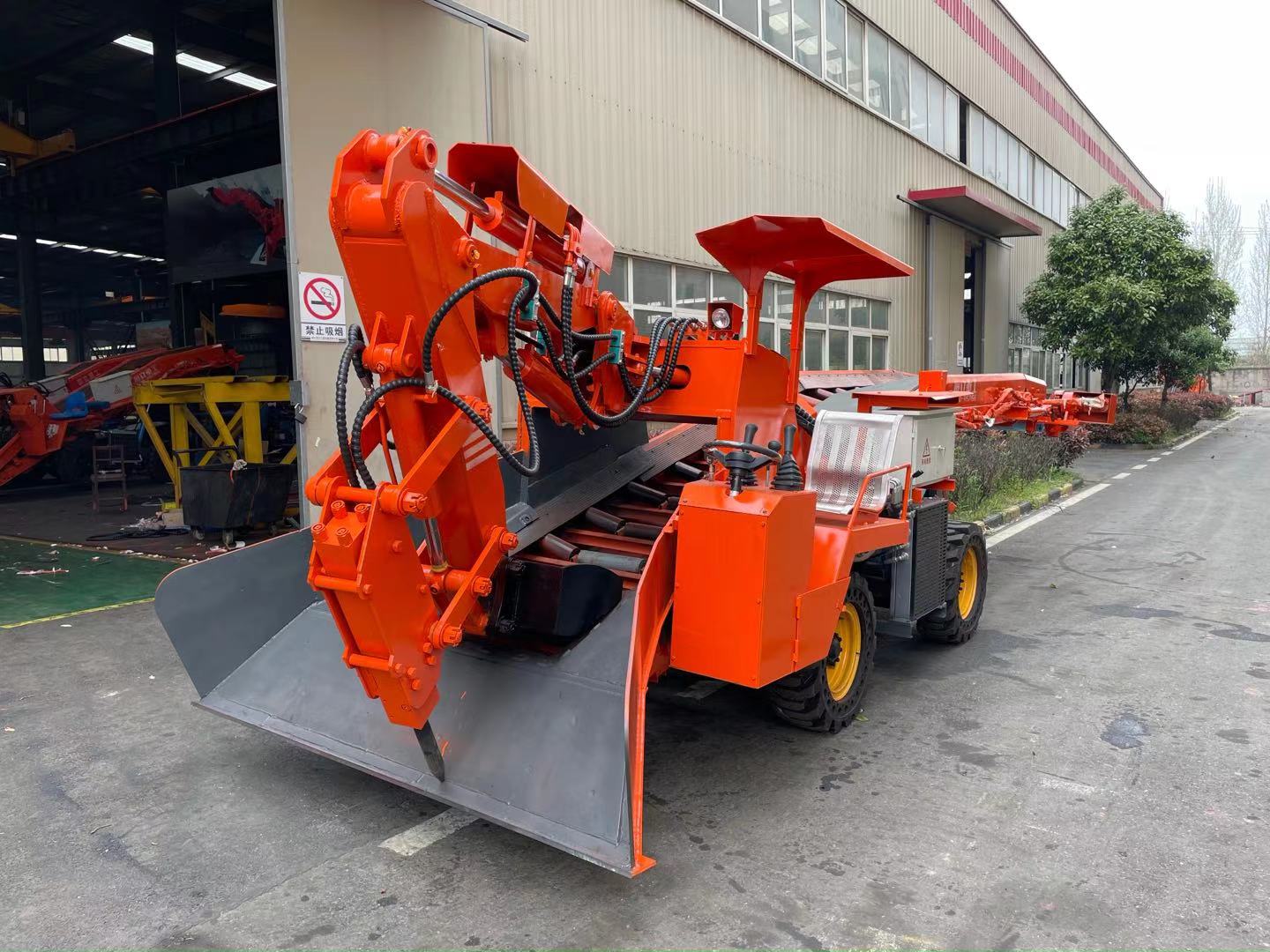 小型扒渣機斗齒，作為隧道扒渣機的易損配件該如何去維護(hù)