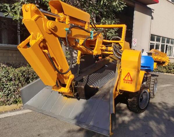 輪式扒渣機中的輸送帶該怎么保養(yǎng)呢？